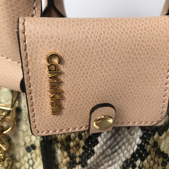 Calvin Klein Cross body (BRAND NEW) with tags - Picture 5 of 8